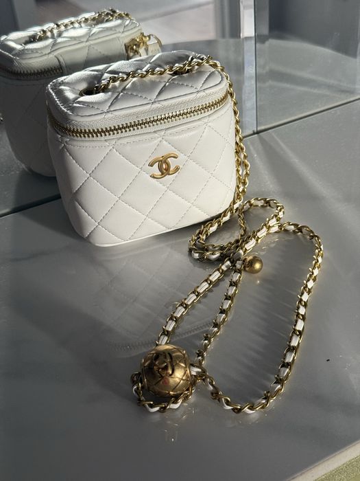 Продам сумку кожаную шанель