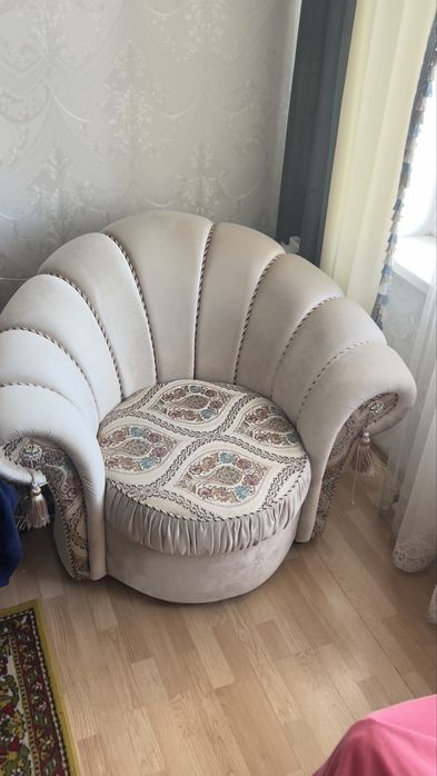 Продам диван . Срочно