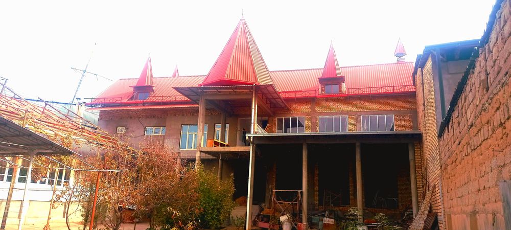 12.95 сот. Алмазар. район 5 жилых+ трёх этажная недостроенная новостро