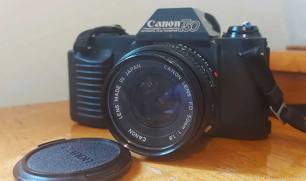 Новый Canon T50 с объективом 50mm  f/1.8