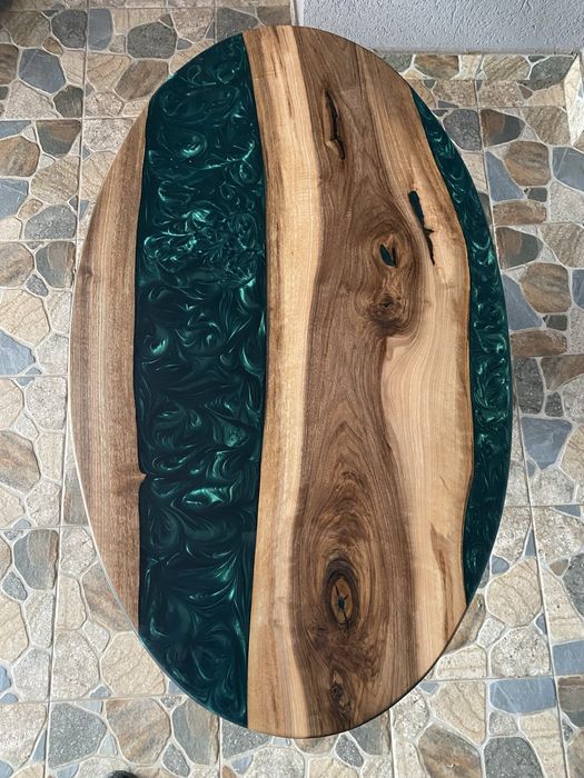 Masă de cafea ovală – Rășină epoxidică + lemn de nuc, picioare spider