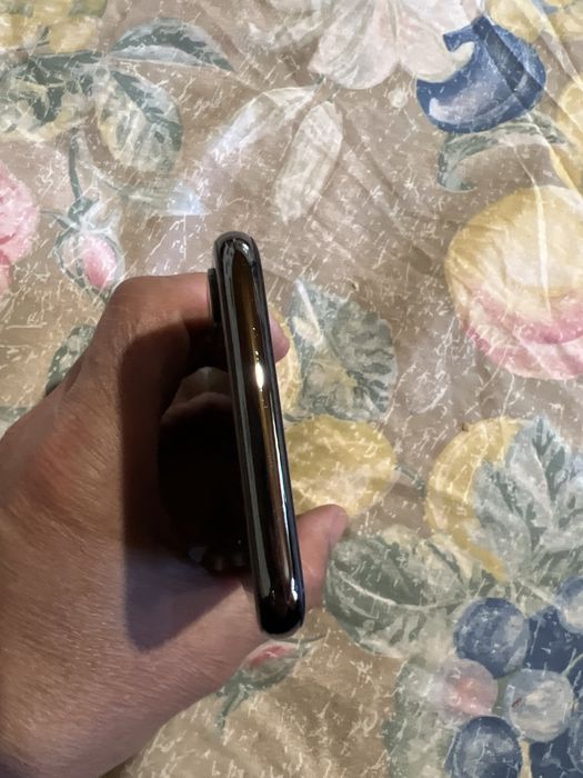 Продавам  iphone x 64 gb черен