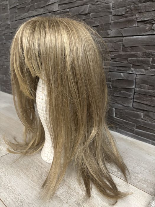 Перука права в два модела