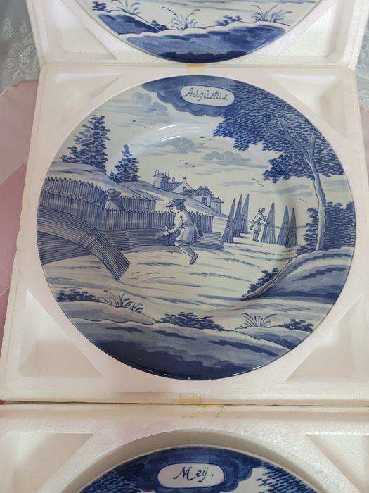 Колекционерски чинии Calendar Plate