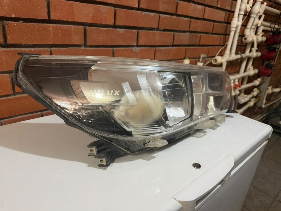 Оригинал фара передняя hilux