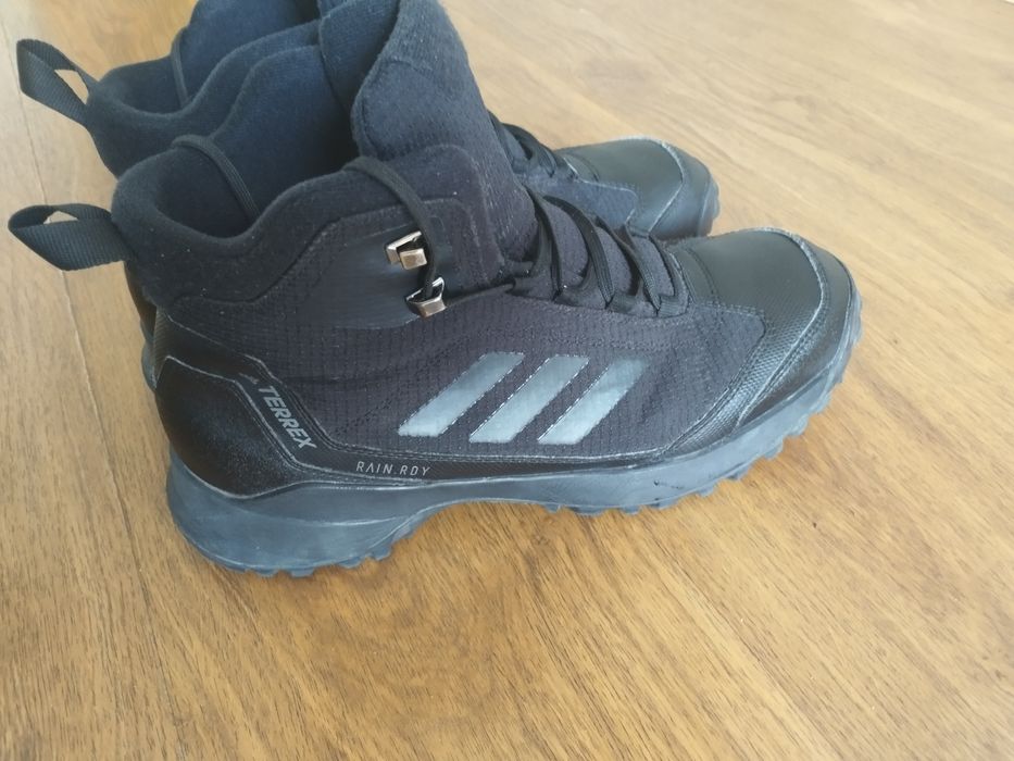 Продавам туристически обувки Adidas Terrex Rain Rdy