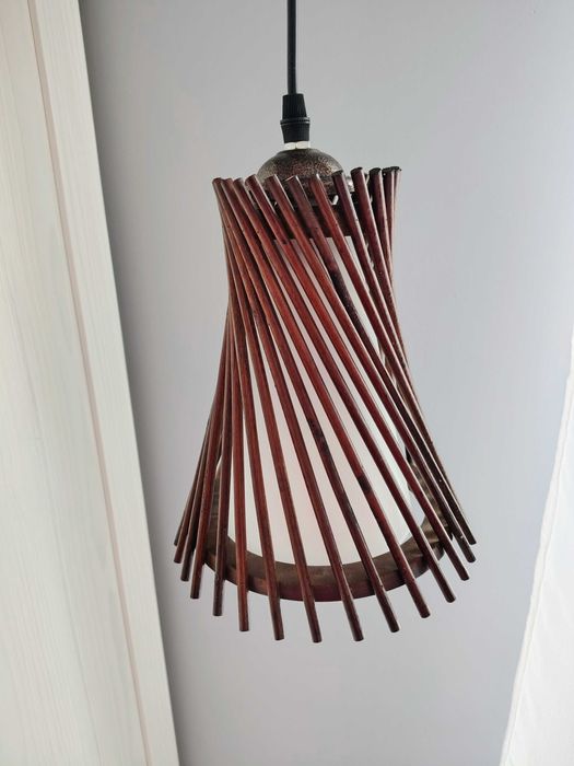 Candelabre în stare perfecta de funcționare, preț pe  bucata bucata bucata cele cu trei becuri este 100 de lei , cel mic 50 de lei, cel mare 80 de lei