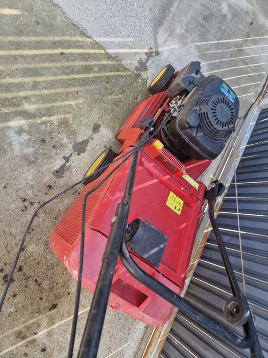 Masina de tuns iarba pe benzina HONDA cu COS Stare perfecta 4cP
