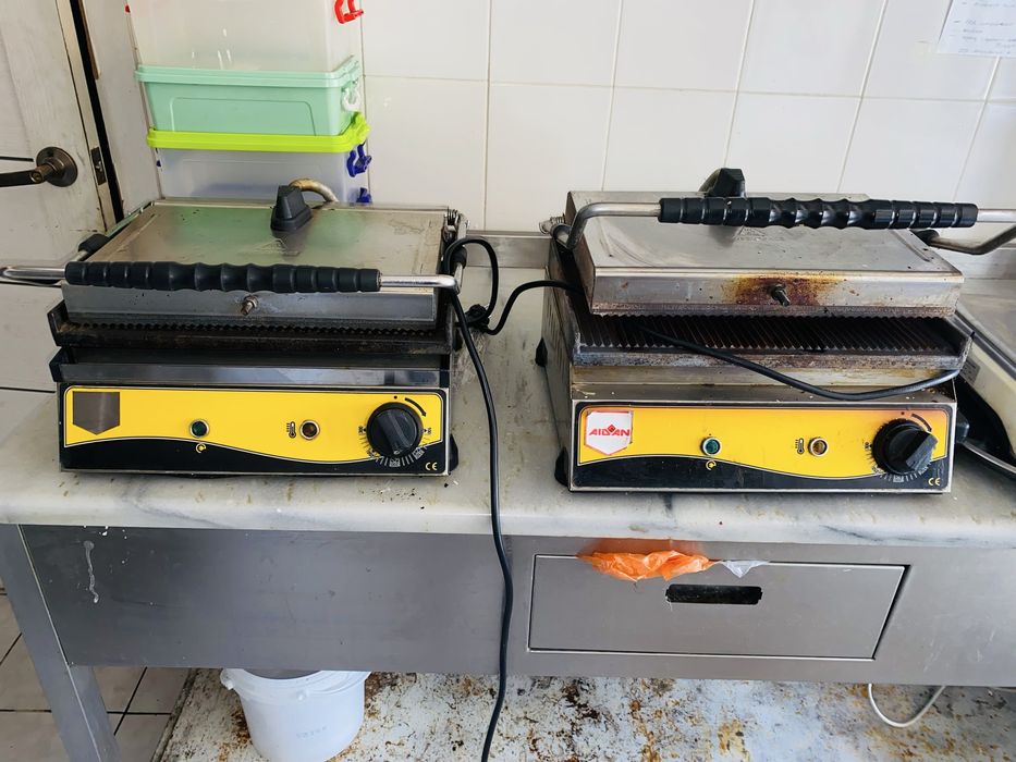 Электрогриль в хорошем состоянии