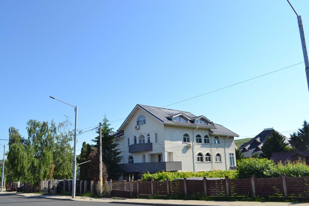 Imobil comercial si rezidential premium - Clădire Comercială de Anvergură / Sediu Central Companie - Soseaua Bucium nr. 89 B