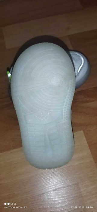 Продам детскую обувь