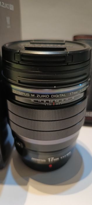 Olympus 17mm f1.2 PRO