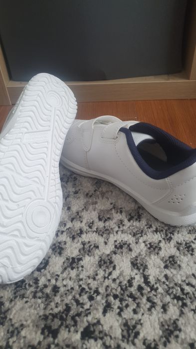 Pantofi cu talpa alba
