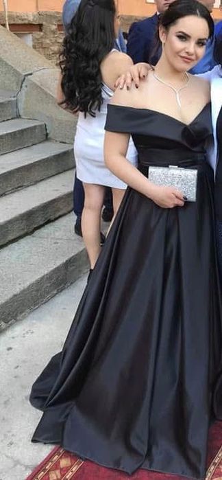 Черна бална рокля