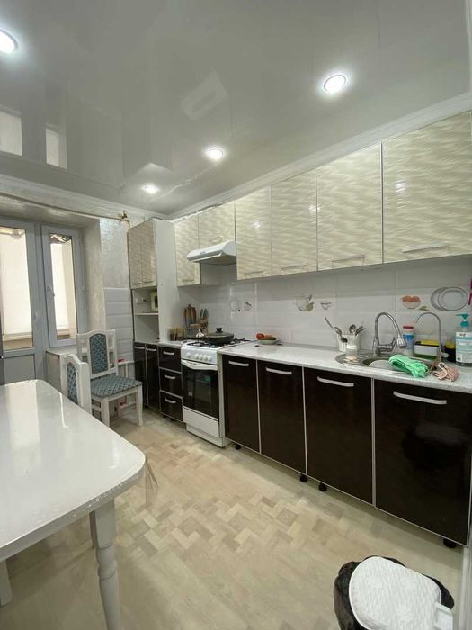 продам 3х комн квартиру район горсуда