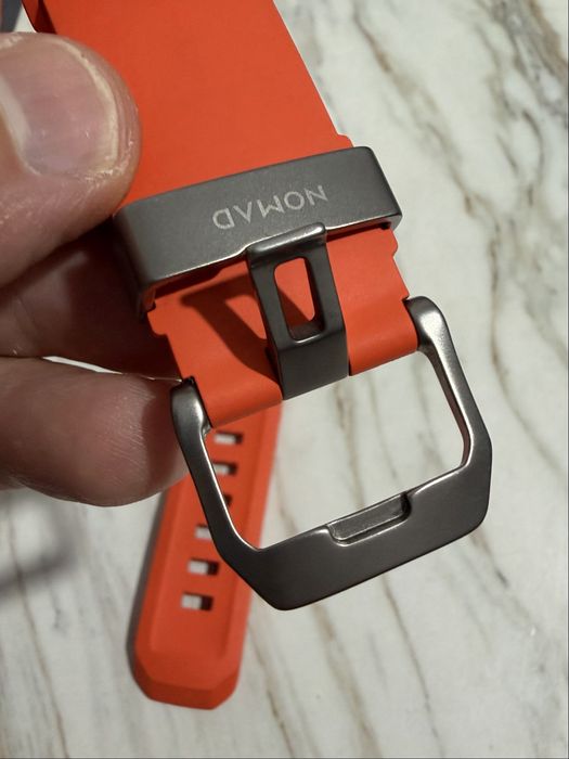 Продавам каишка за Apple Watch NOMAD Rocky Point