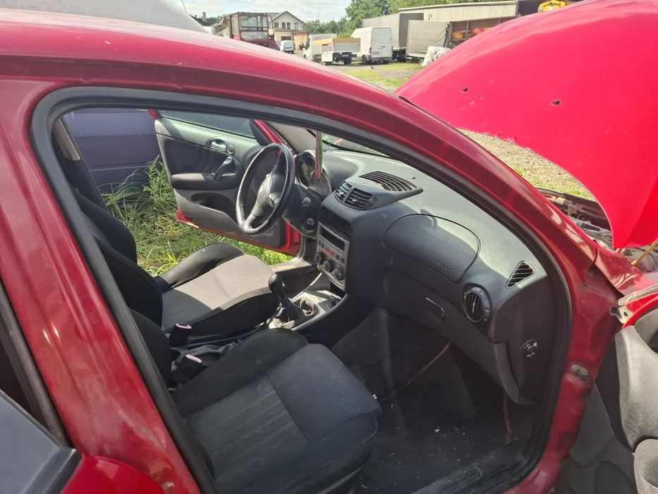 Dezmembrez Alfa romea 147 1.6 benzină