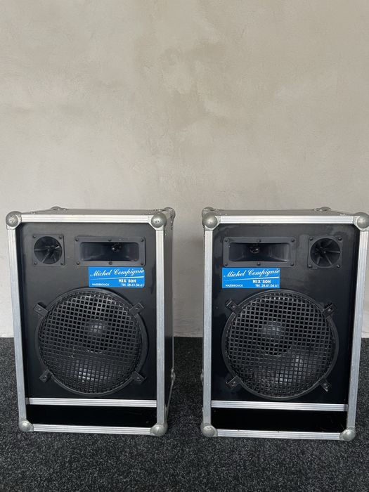 Vand boxe pe trei căi