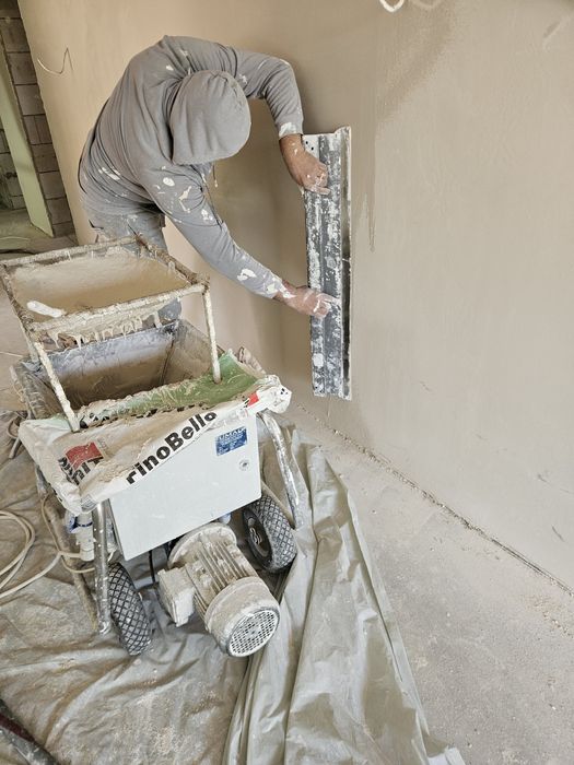 Glet grosier și finisaj mecanizat