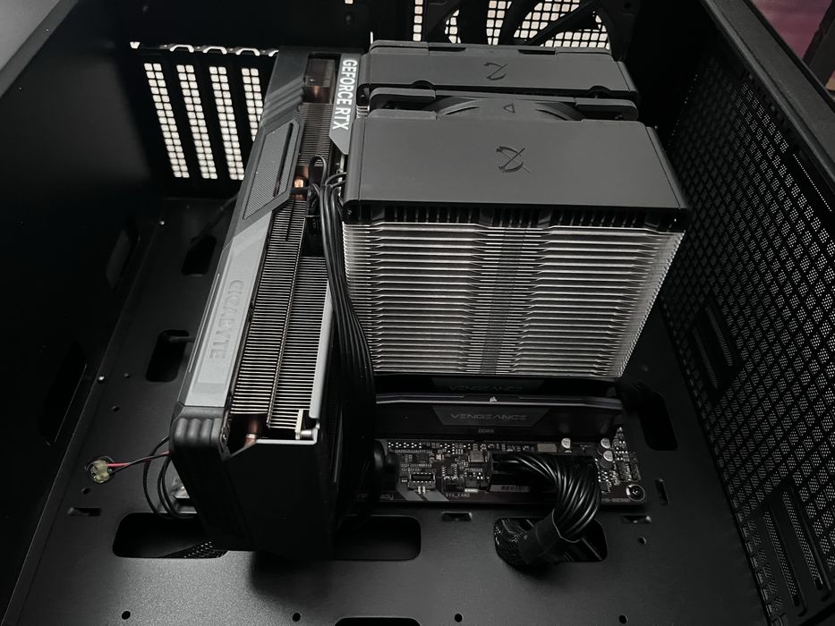 Calculator gaming, i5 14600KF, RTX4060Ti, 32 GB ram, 1TB SSD