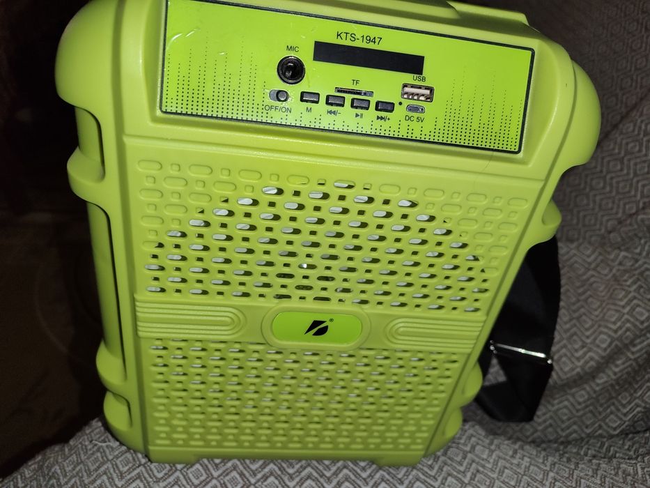 Безжична тонколонка с микрофон