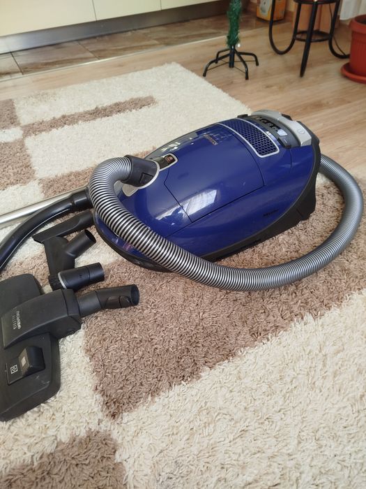 Прахосмукачка Miele Complete c3