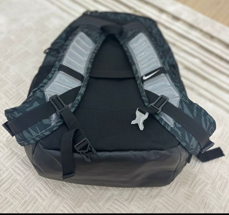 Продаю рюкзак найк елите