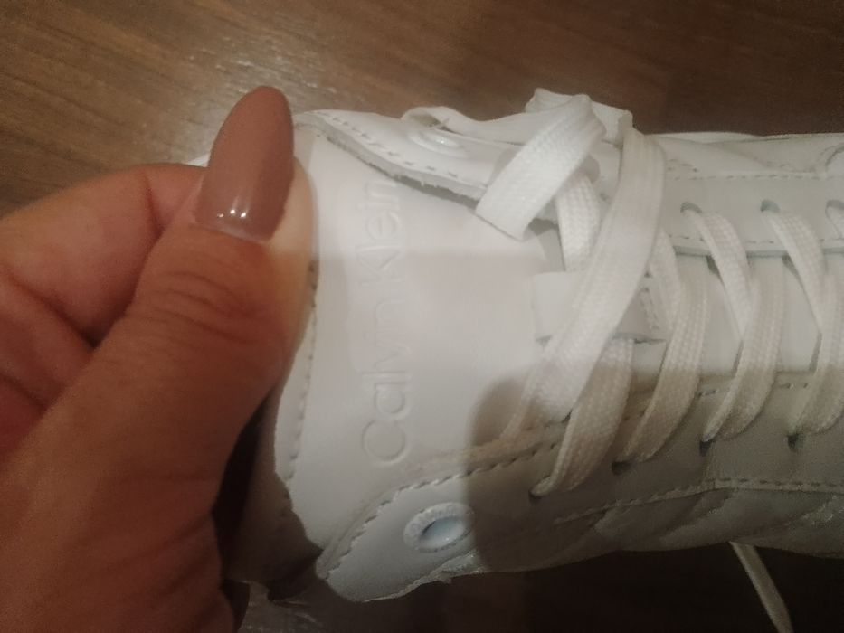 Бели маратонки  Calvin Klein, номер 37 !