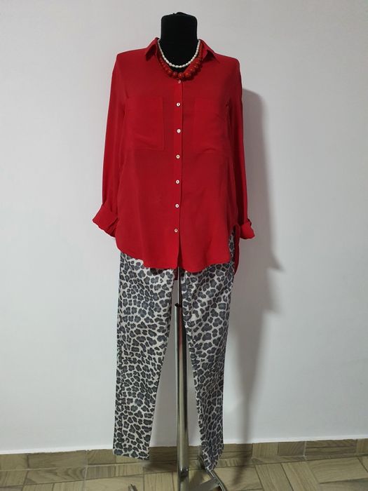 Animal print pantaloni,  model confortabil și în trend;