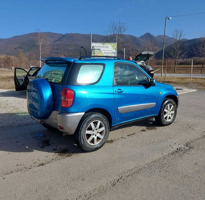 Продавам джип Тойота Раф 4 ,двуврата