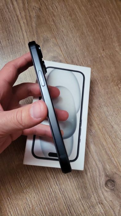 Продам айфон 15 на 256 гб