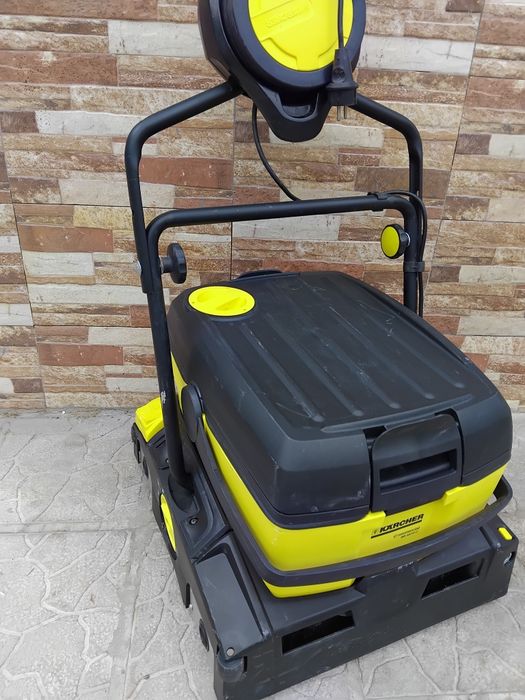 Подопочистваща Машина Karcher  br40/10c  220v Ролкова за Всички Настилки  Нов Модел