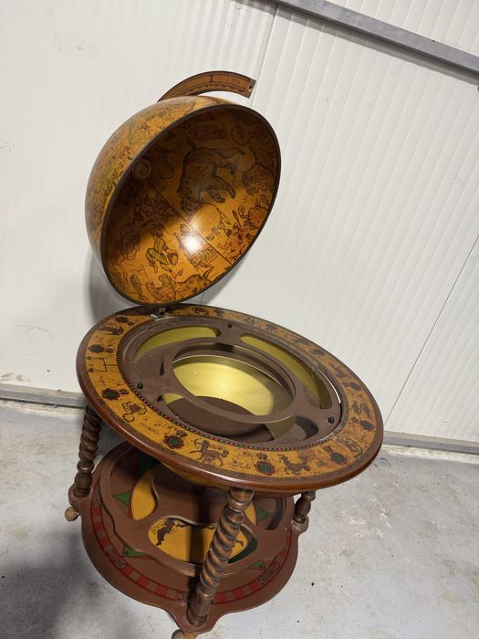 Bar glob pamantesc de dimensiuni mari