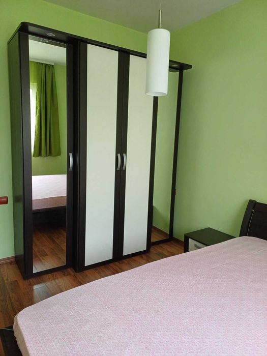 Дава се под наем Тристаен апартамент в Плевен, 9-ти квартал - 95 кв.м за 408 € - Снимка #1