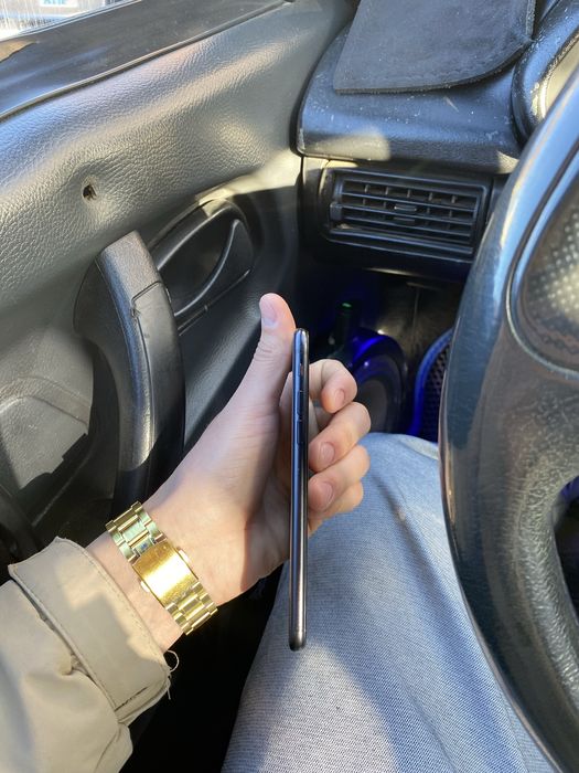 Продам SE 2020 в четком состоянии