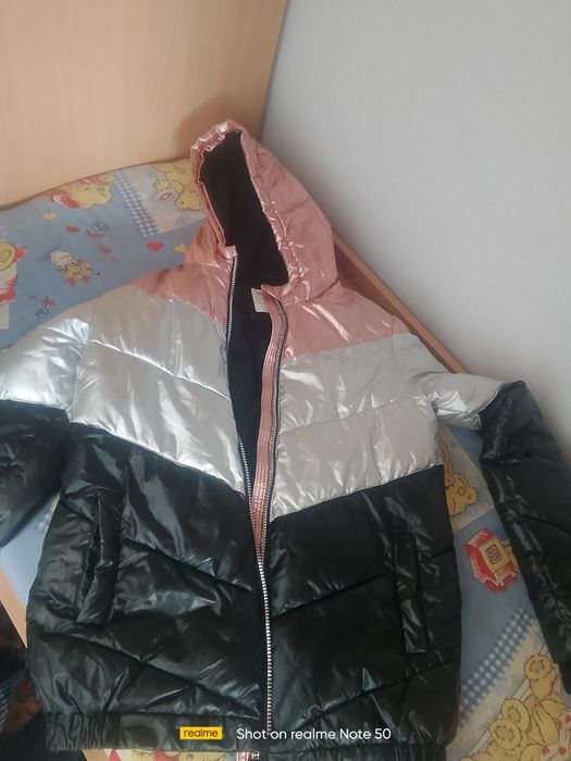 Продам женские куртки