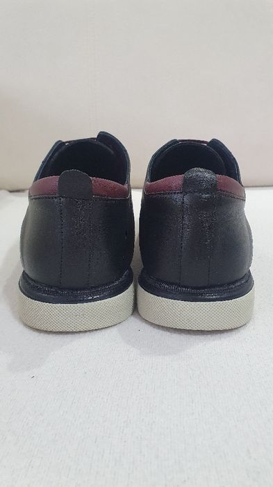 Pantofi Bărbați din piele nr 43 purtați o singură dată.