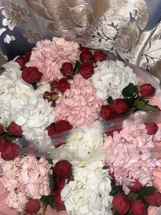 свежие цветы,пахнут очень приятно