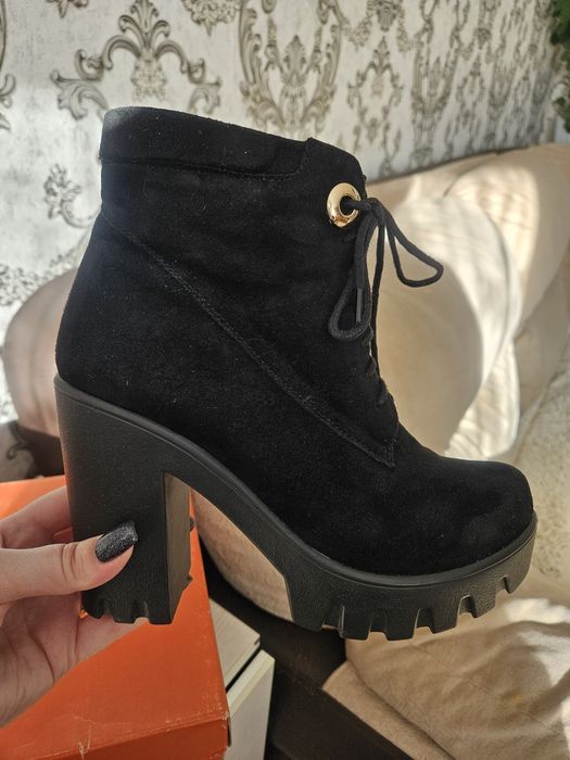 Ботинки замшаевые