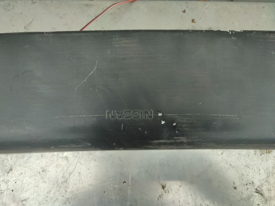 Продам спойлер  ниссан