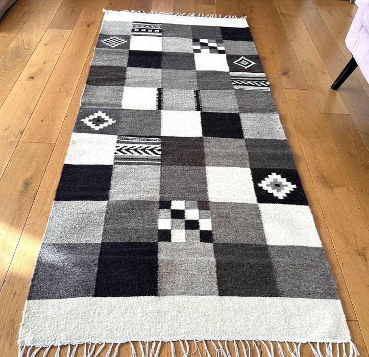 Covor tradițional țesut manual