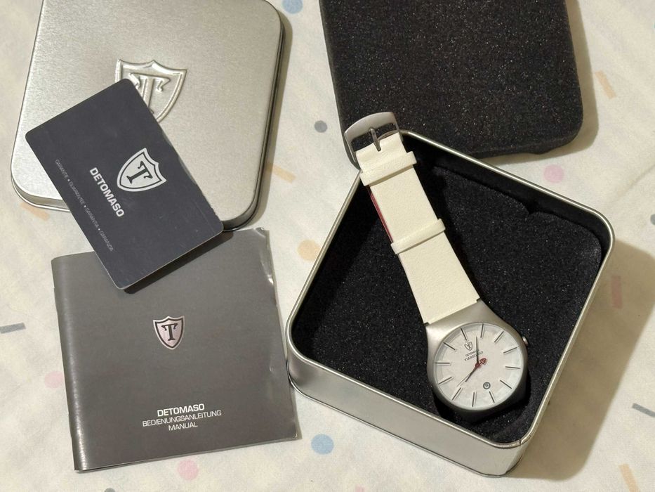 Продавам нов мъжки часовник DeTomaso Viareggio DT1049-B – Silver / White, пълен комплект