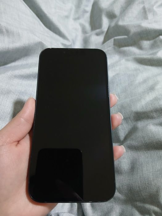 Vând Iphone 13 + huse