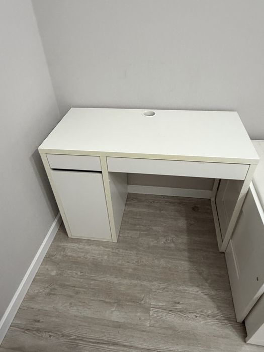 Продам 2 кровати и 2 стола