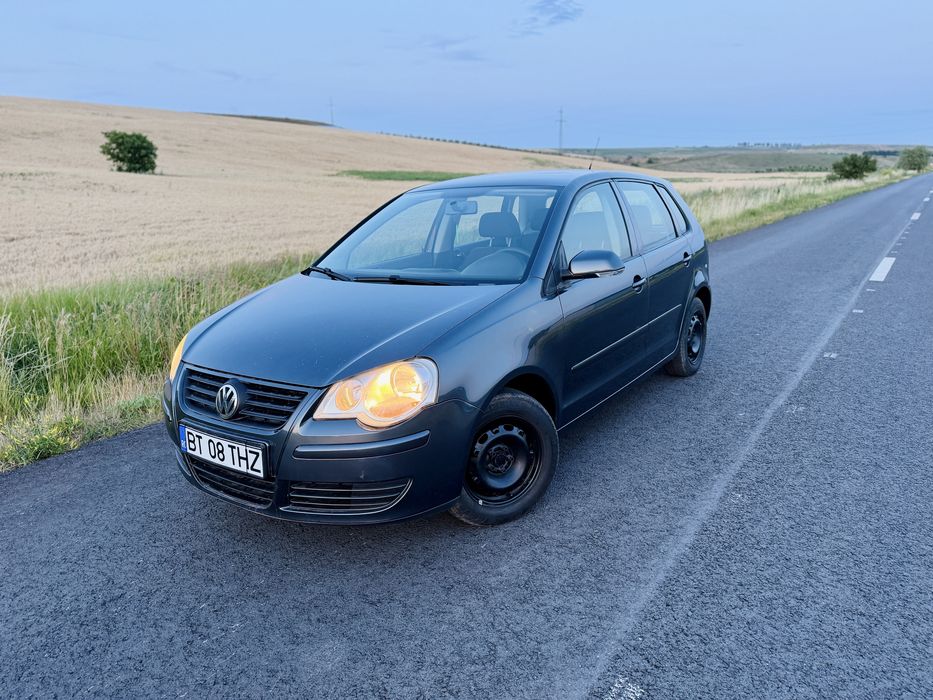 VOLKSWAGEN Polo