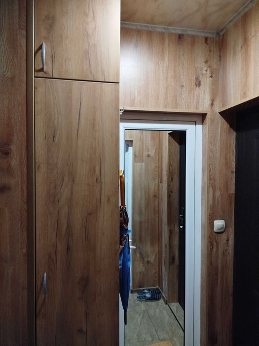 Продавам двустаен апартамент,център