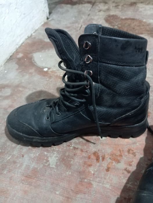 Продам кожаные берцы bizon