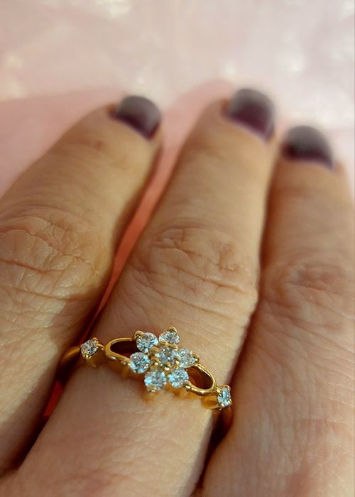 Красивое золотое кольцо