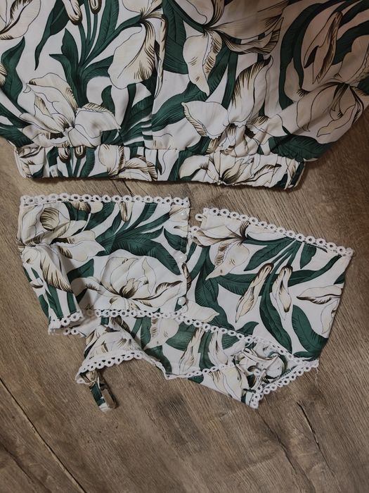 Lot de totuși și tricouri elegante