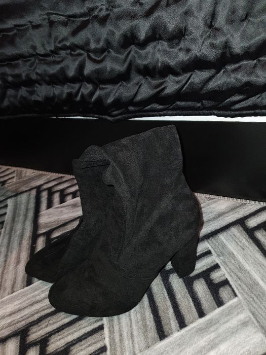 Нови велурени ботуши